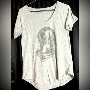 Not sure what brand. Medium loose tee.